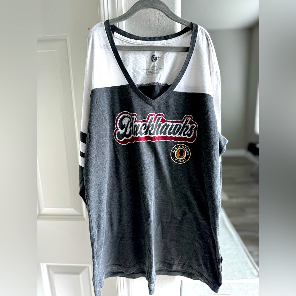 NHL Women’s Blackhawk long sleeve t shirt XL